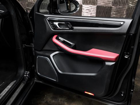 Used 2017 Porsche Macan S image 47