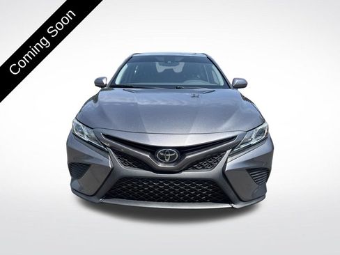 Used 2020 Toyota Camry SE FWD image 2