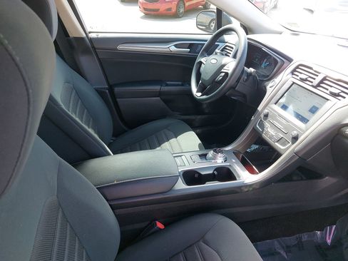 Used 2020 Ford Fusion SE image 10