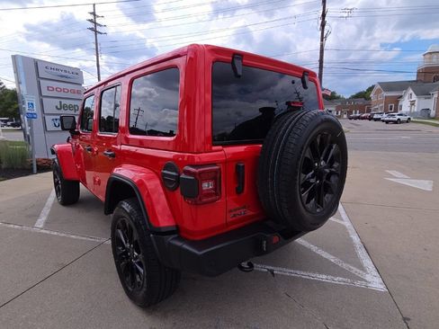 Certified 2025 Jeep Wrangler Unlimited Sahara w/ Safety Group AWD/4WD image 10