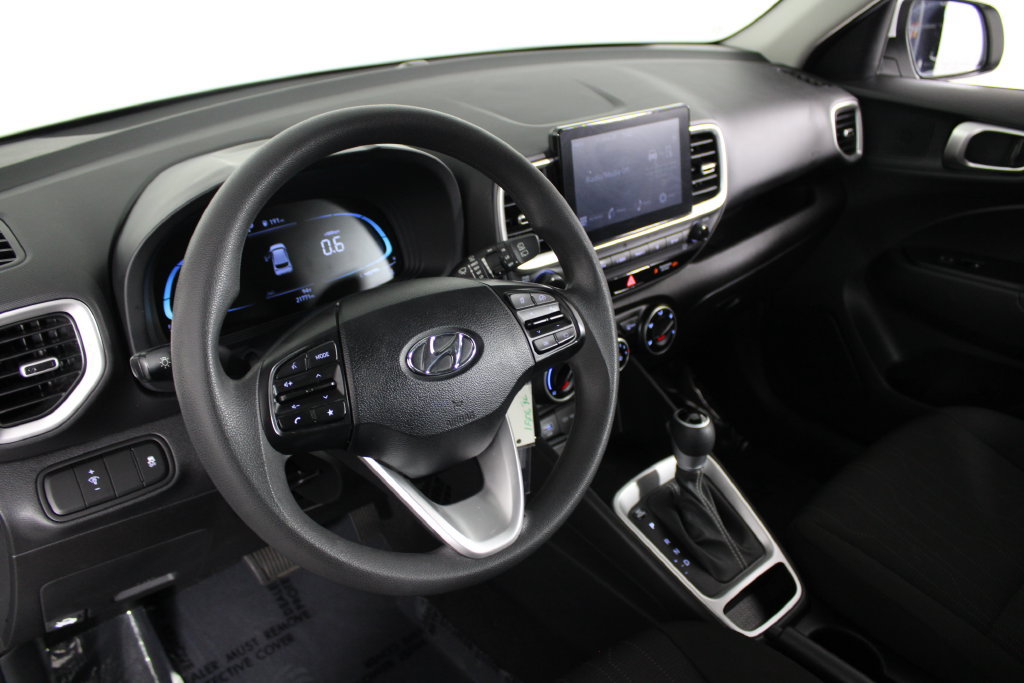 Certified 2024 Hyundai Venue SE FWD image 18