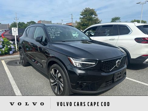 Used 2023 Volvo XC40 B5 Plus w/ Climate Package AWD/4WD image 1
