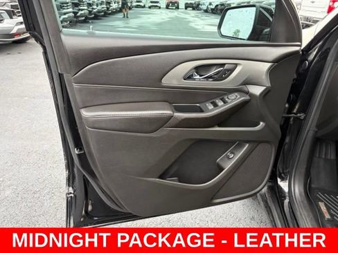 Used 2022 Chevrolet Traverse LT w/ LPO, Blackout Package FWD image 12