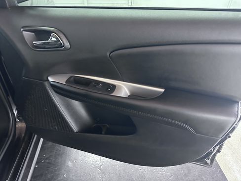 Used 2019 Dodge Journey SE FWD image 34