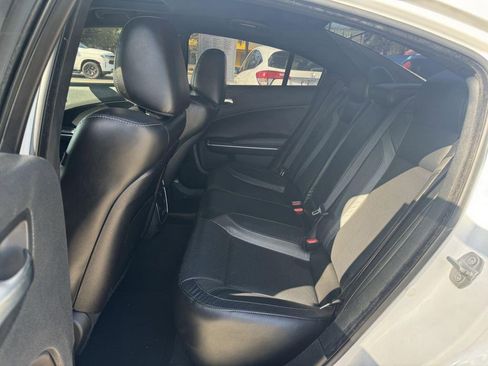 Used 2019 Dodge Charger SXT image 10
