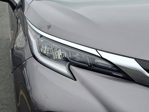 Used 2021 Toyota Sienna XSE w/ XSE Plus Package image 9