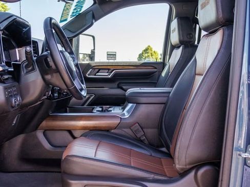 Used 2025 Chevrolet Silverado 2500 High Country w/ Technology Package AWD/4WD image 6