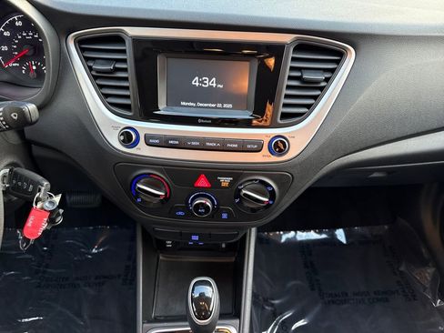 Used 2022 Hyundai Accent SE image 17