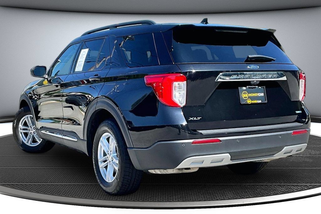 Used 2020 Ford Explorer XLT w/ Equipment Group 202A AWD/4WD image 4