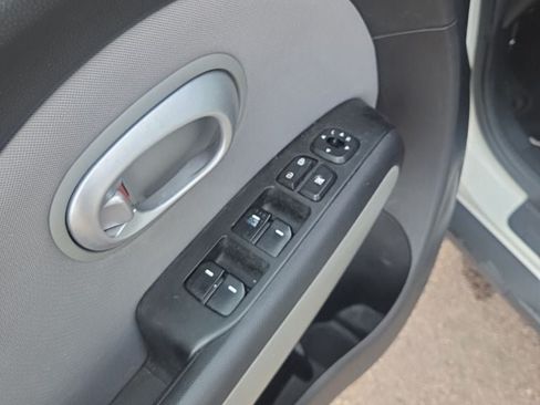 Used 2016 Kia Soul FWD image 12