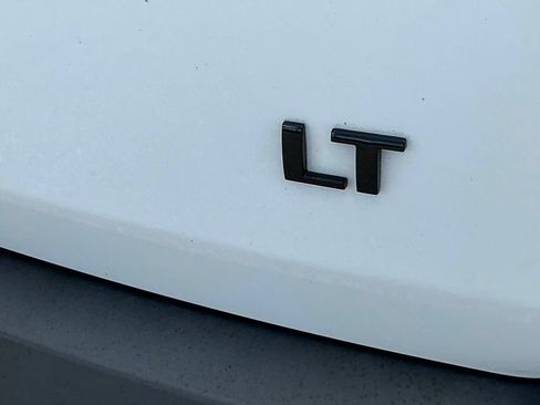 Used 2023 Chevrolet Traverse LT FWD image 24