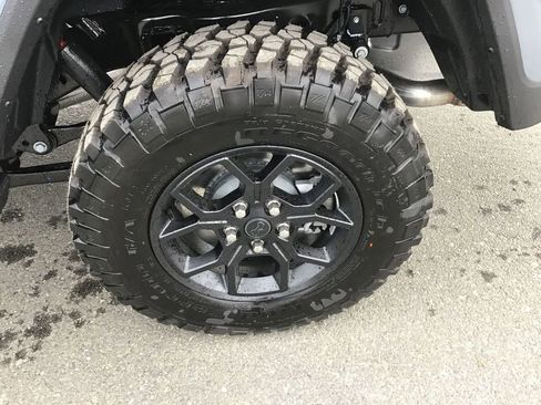 New 2025 Jeep Gladiator Sport image 10