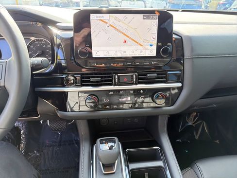 Certified 2025 Nissan Pathfinder SL image 25