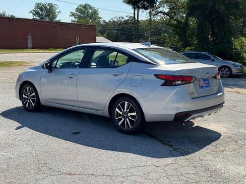 Used 2021 Nissan Versa SV FWD image 5