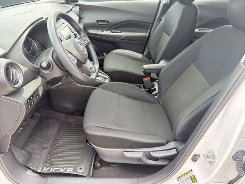 Used 2025 Nissan Kicks Play S FWD image 5