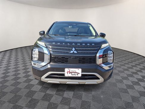 Used 2022 Mitsubishi Outlander SE FWD image 2