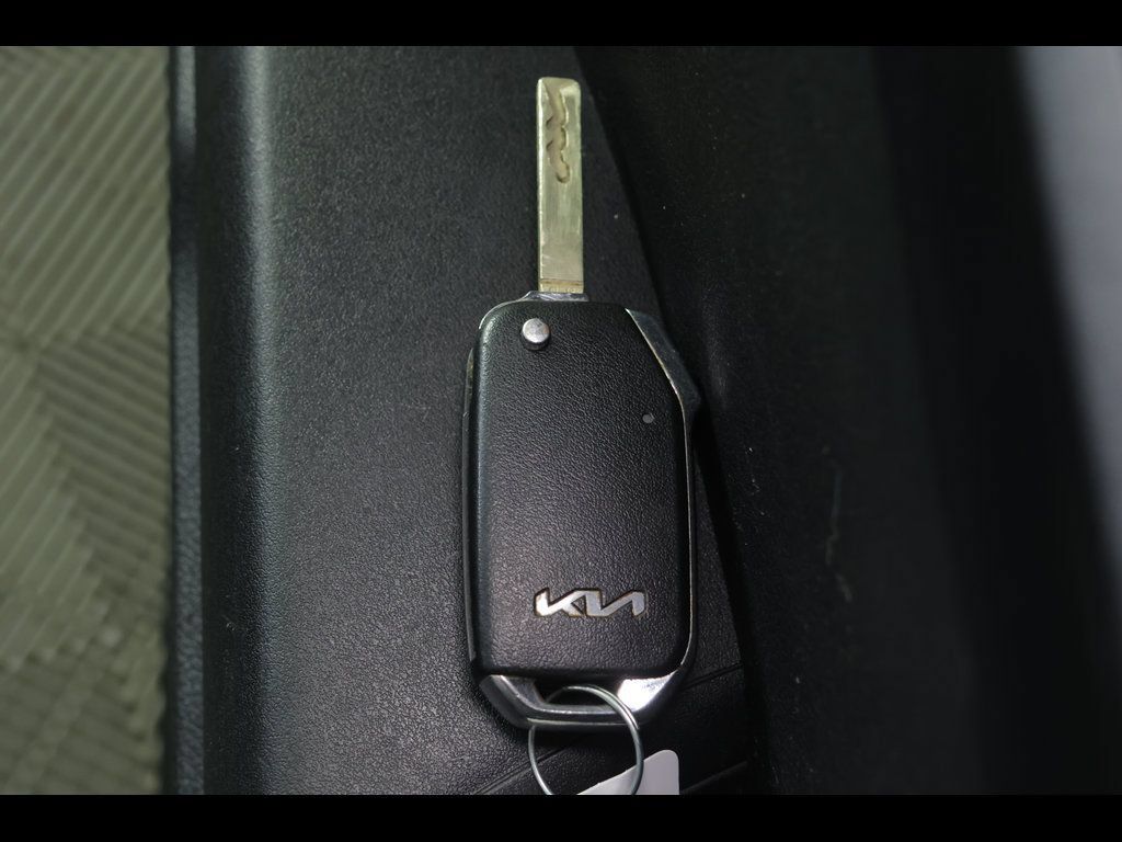 Used 2023 Kia Seltos LX AWD/4WD image 29