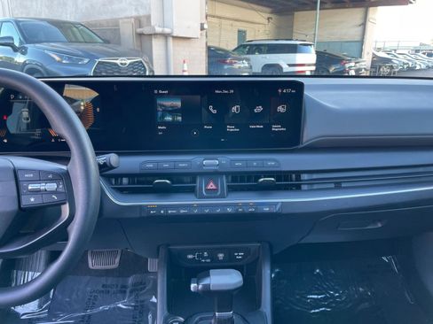 Used 2025 Kia K4 LXS image 18