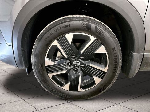Used 2025 Nissan Kicks SV AWD/4WD image 8