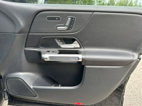 Used 2023 Mercedes-Benz GLB 250 4MATIC image 36