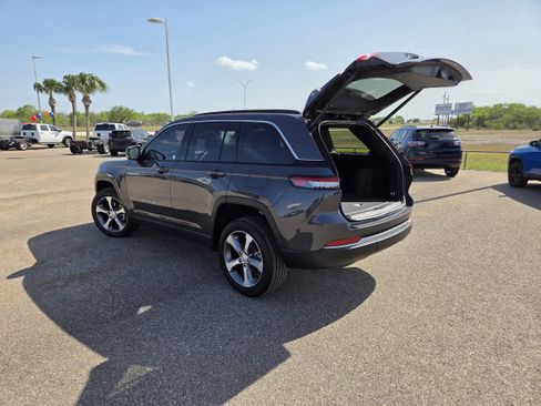 New 2026 Jeep Grand Cherokee Limited RWD image 24