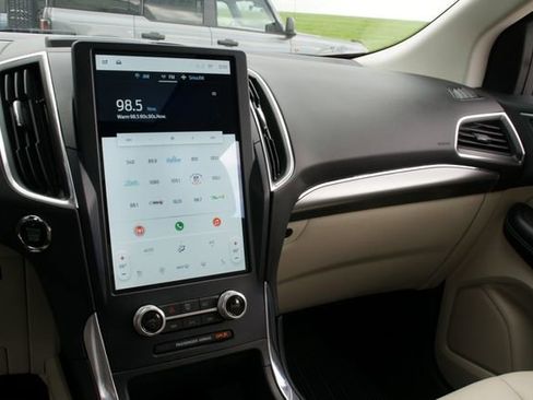 Certified 2022 Ford Edge Titanium w/ Class II Trailer Tow Package image 23