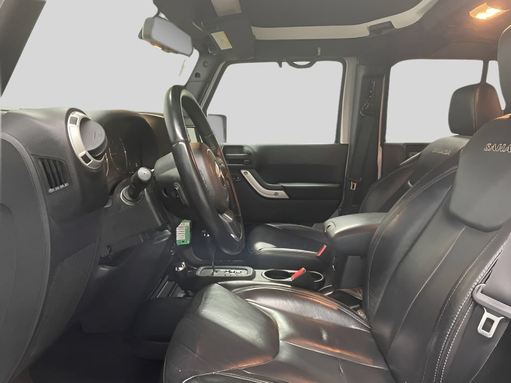 Used 2016 Jeep Wrangler Unlimited Sahara w/ Connectivity Group AWD/4WD image 9