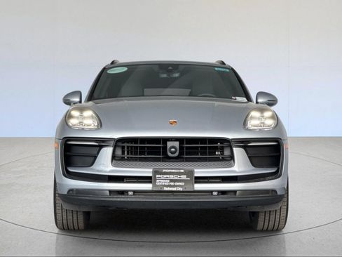 Certified 2025 Porsche Macan AWD/4WD image 11