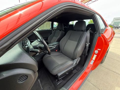 Used 2016 Dodge Challenger SXT RWD image 23