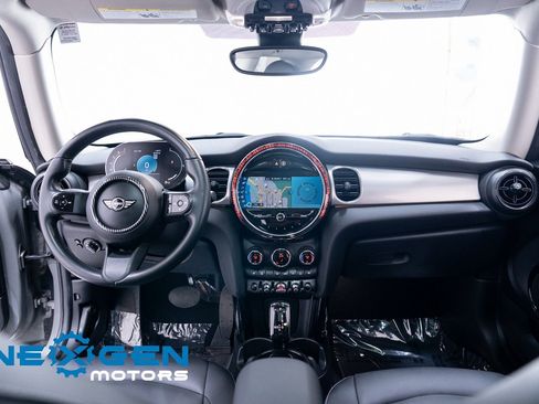 Used 2023 MINI Cooper 2-Door Hardtop image 7