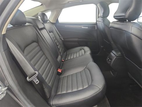 Used 2018 Ford Fusion SE w/ Fusion SE Technology Package image 26