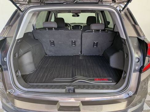 Used 2019 GMC Terrain SLE w/ Driver Convenience Package FWD image 9
