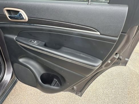 Used 2015 Jeep Grand Cherokee Limited w/ Trailer Tow Group IV image 21