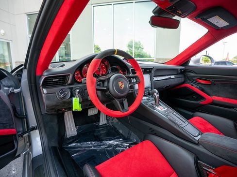 Used 2018 Porsche 911 GT2 RS RWD image 37