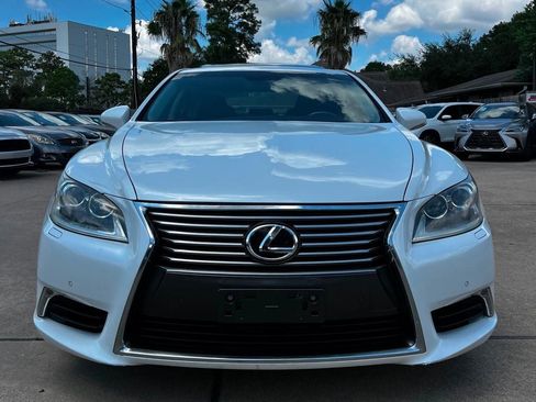 Used 2013 Lexus LS 460 w/ Comfort Pkg RWD image 2