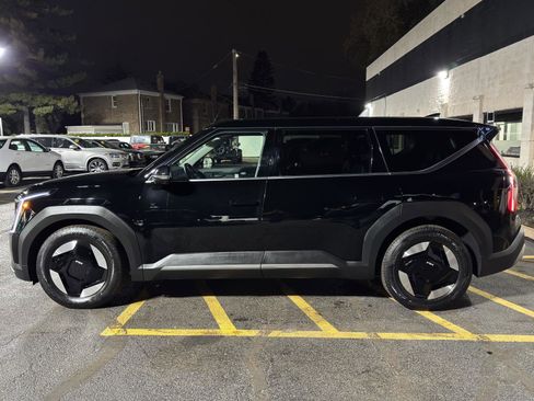 Used 2024 Kia EV9 Light Long Range image 18