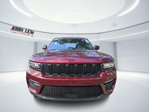 New 2025 Jeep Grand Cherokee Limited w/ Black Appearance Package image 8