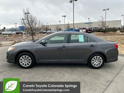 Used 2014 Toyota Camry L image 4