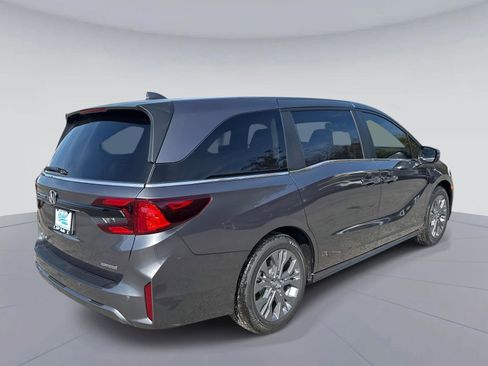 New 2026 Honda Odyssey Touring image 4