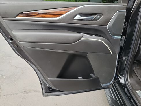 Used 2021 Cadillac Escalade Premium Luxury AWD/4WD image 17