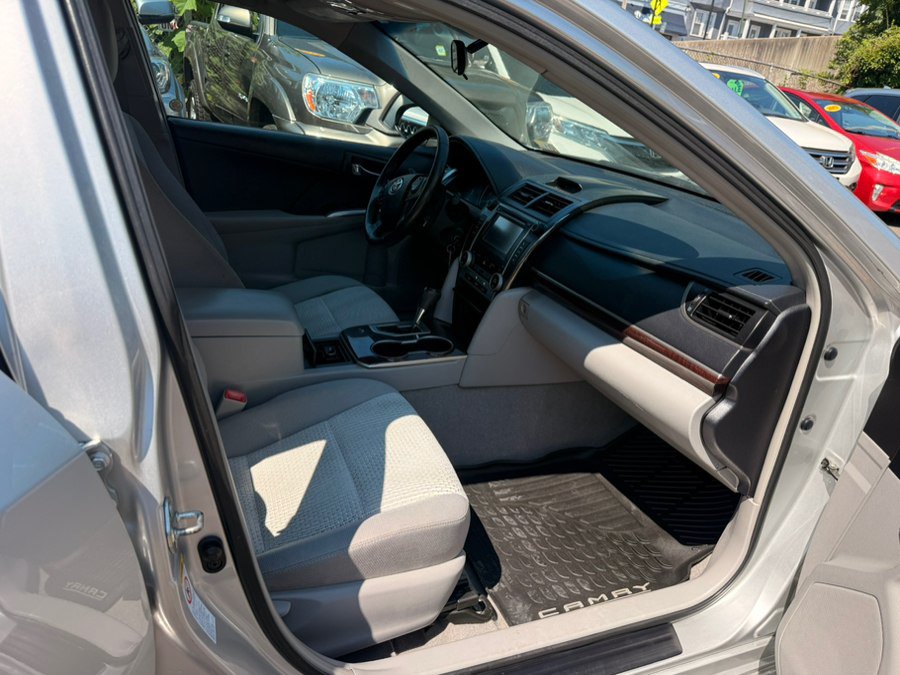 Used 2013 Toyota Camry XLE FWD image 11
