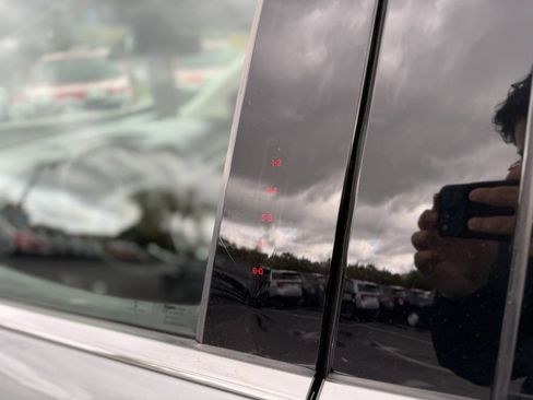 Used 2020 Ford Edge Titanium image 12