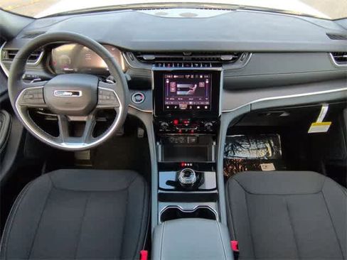 New 2025 Jeep Grand Cherokee Laredo X image 14