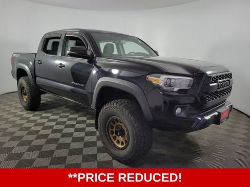 Used 2017 Toyota Tacoma TRD Off-Road AWD/4WD image 2