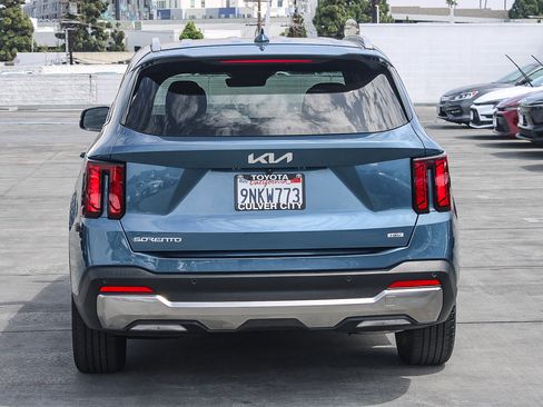 Used 2025 Kia Sorento EX AWD/4WD image 8