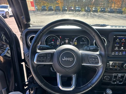 Used 2022 Jeep Wrangler Unlimited Sahara w/ Cold Weather Group image 29