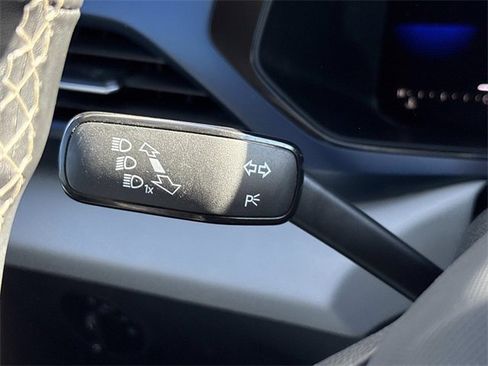 Used 2022 Volkswagen Taos SE image 29