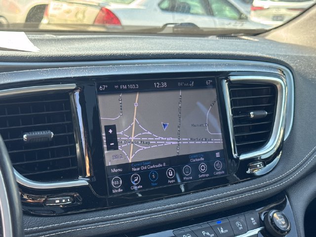 Used 2020 Chrysler Pacifica Limited w/ Advanced Safetytec Group FWD image 23