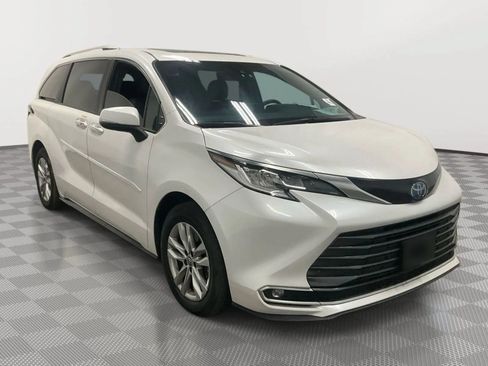 Used 2025 Toyota Sienna Limited AWD/4WD image 1