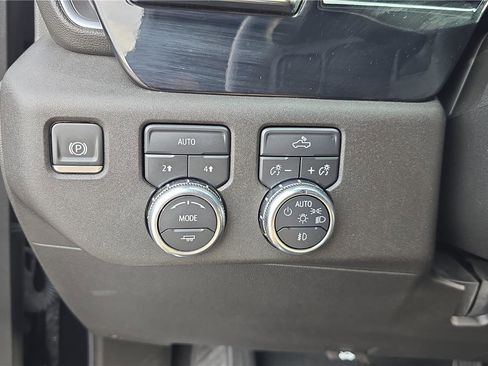 Used 2024 GMC Sierra 1500 Elevation w/ LPO, Elevation Black Package image 14